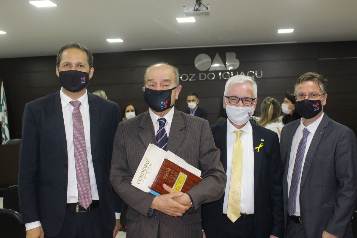 Advogado cascavelense participa de livro sobre a história da advocacia paranaense